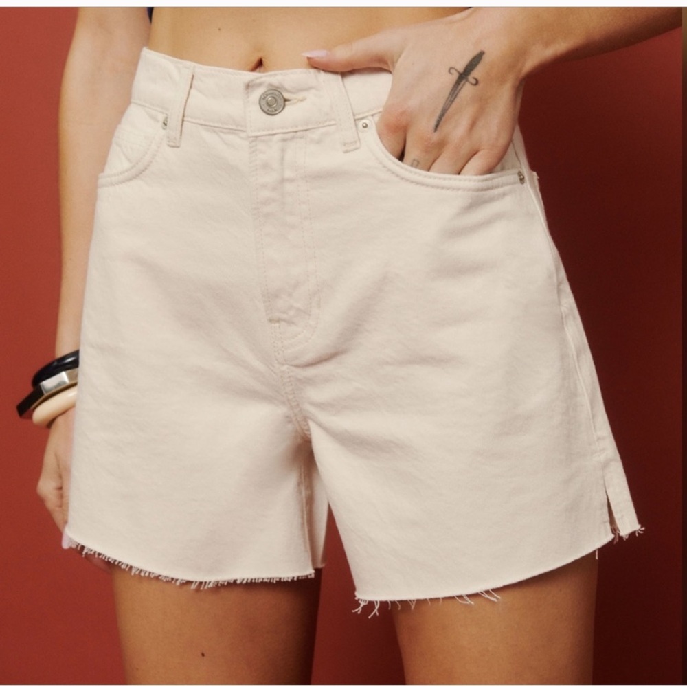 Reformation Cream Jean Shorts Raw Hem Relaxed Fit